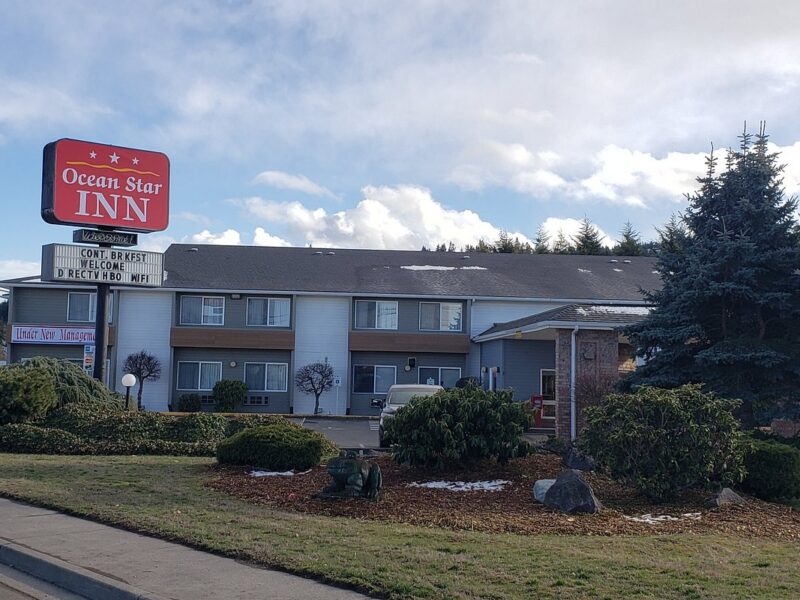 photo of exterior of Ocean Star Inn in Sequim, WA