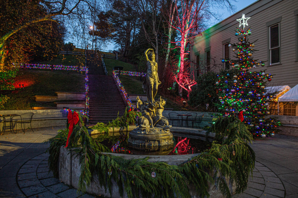 Port Townsend Fountain Holiday Light displays