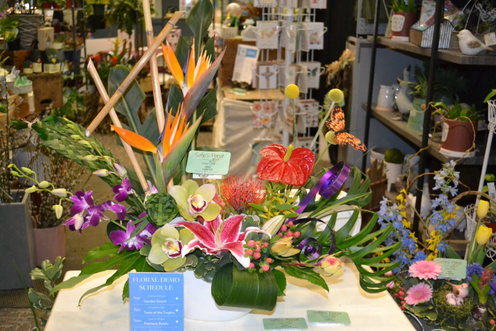 Photo of a table covered in flower arrangements at the Gala Garden Show in Sequim, WA