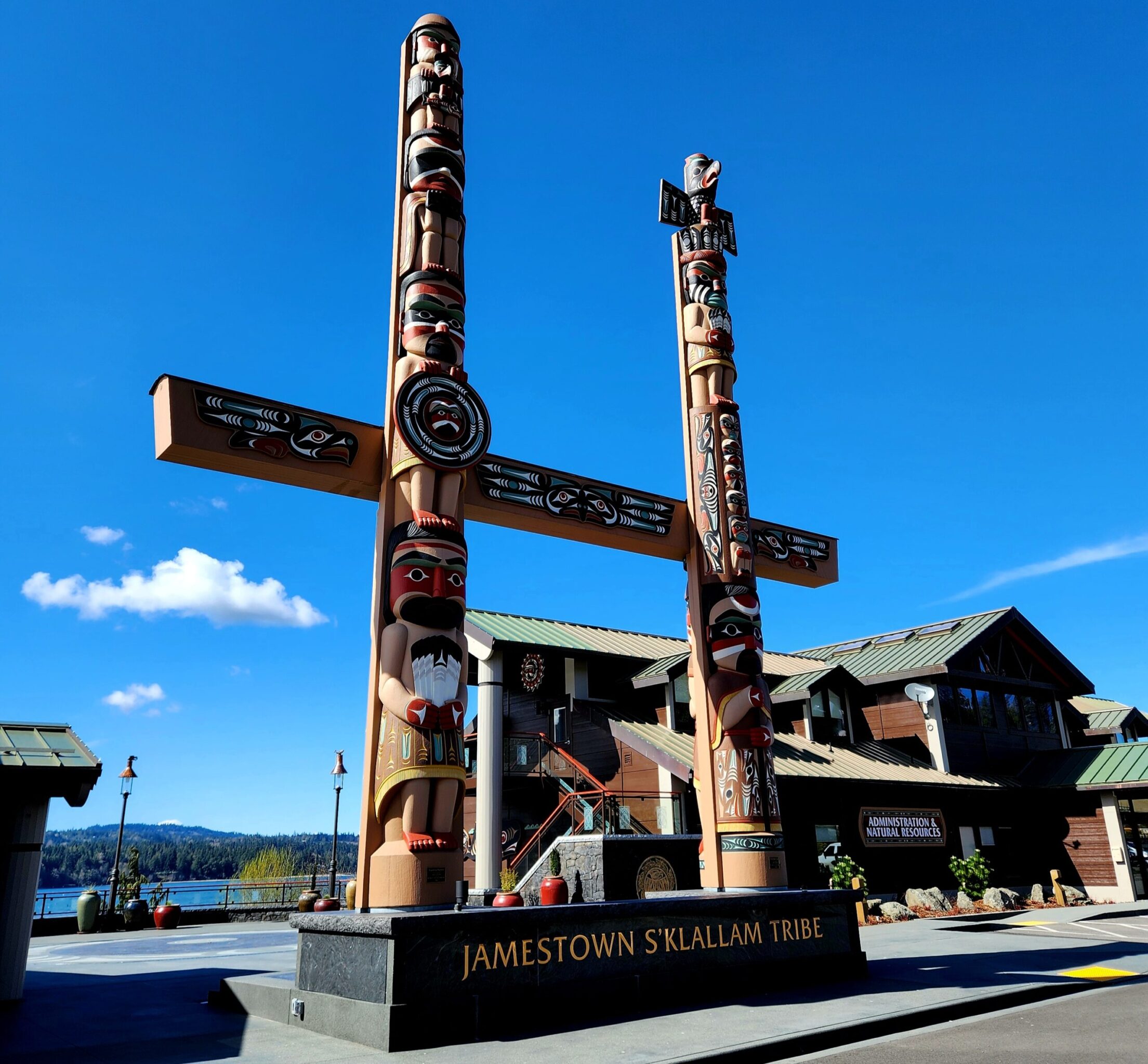 Jamestown S'kallam Totems