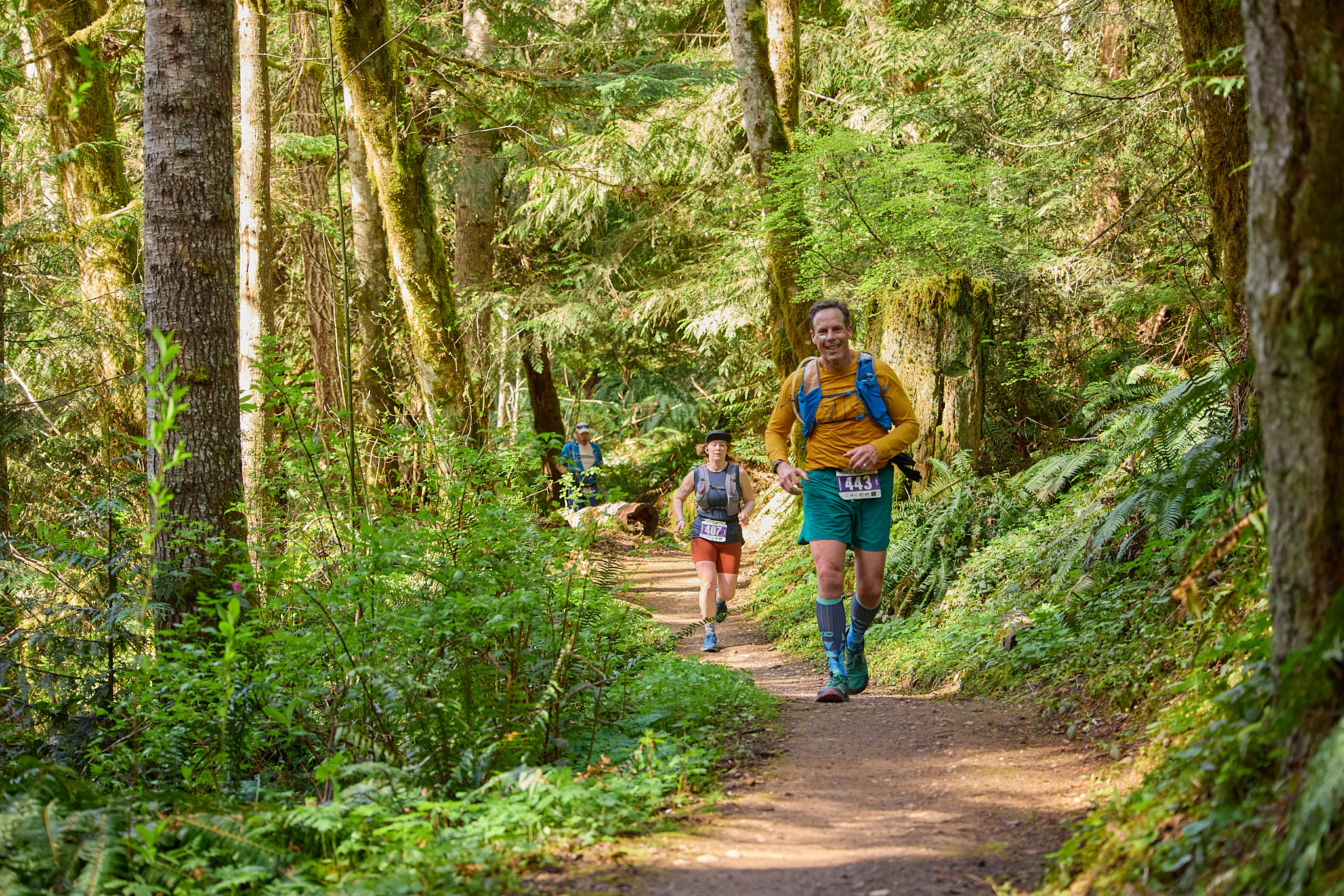 Photo of race participants of the OAT run near Port Angeles, WA