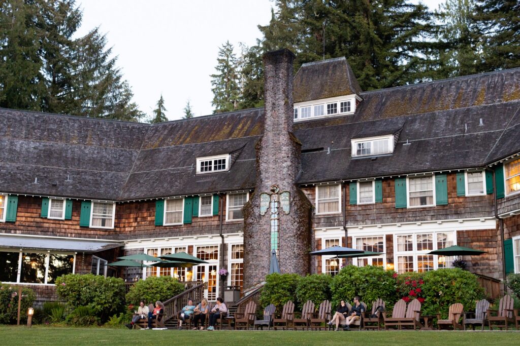 outside photo of Lake Quinualt Lodge