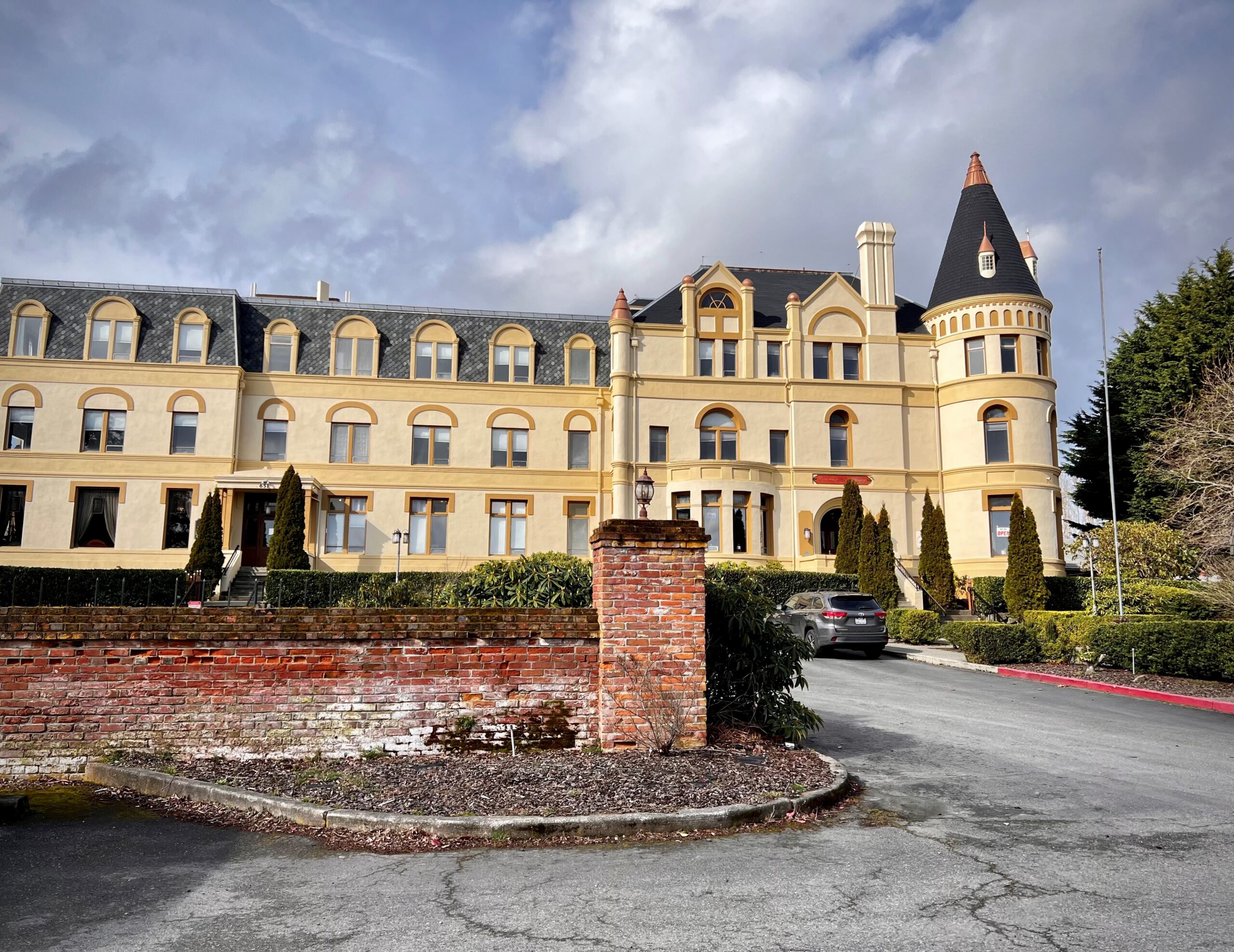photo of exterior of Manresa Castle